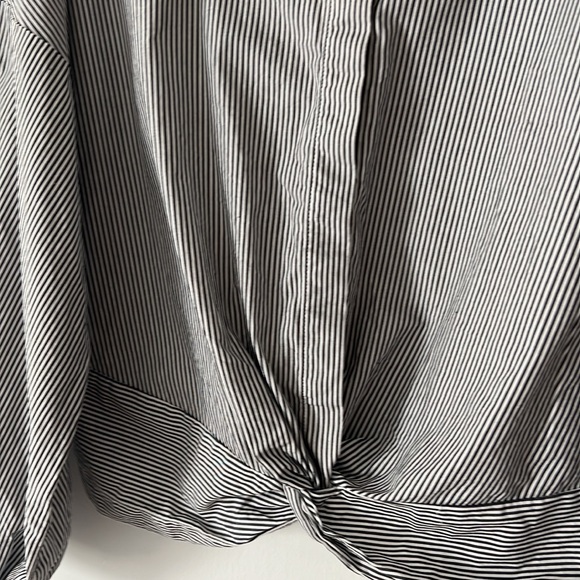 Cropped Button Up Striped Shirt - Picture 4 of 4